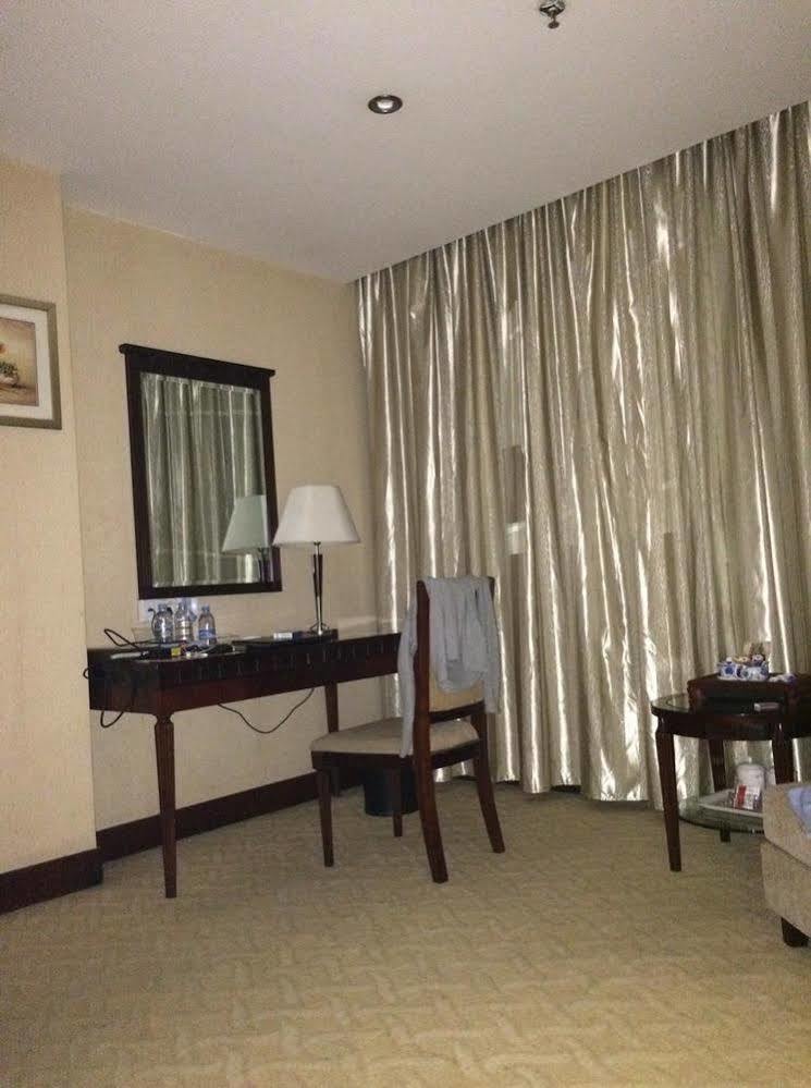 Jun Hao Hotel Dongguan  Extérieur photo