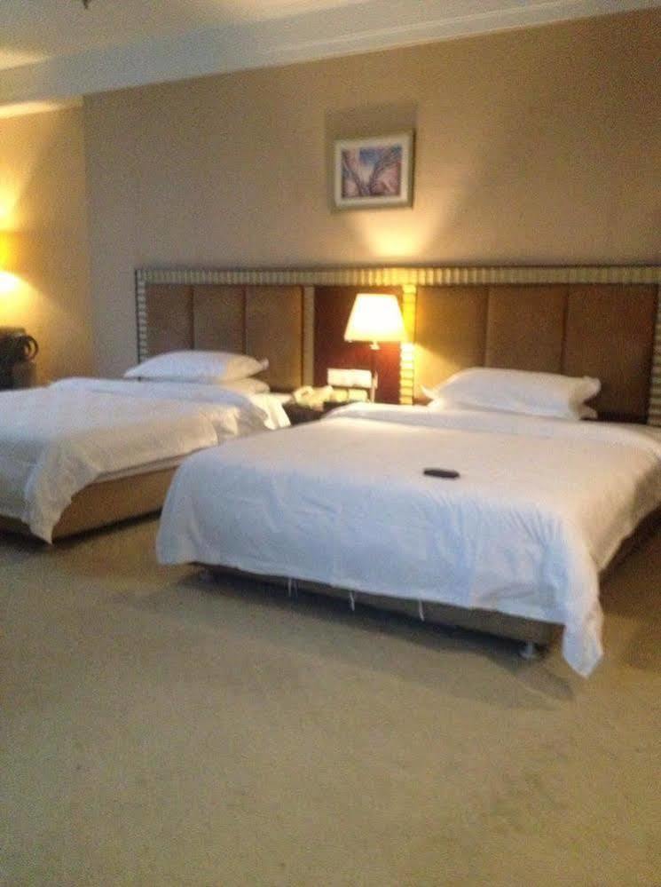 Jun Hao Hotel Dongguan  Extérieur photo