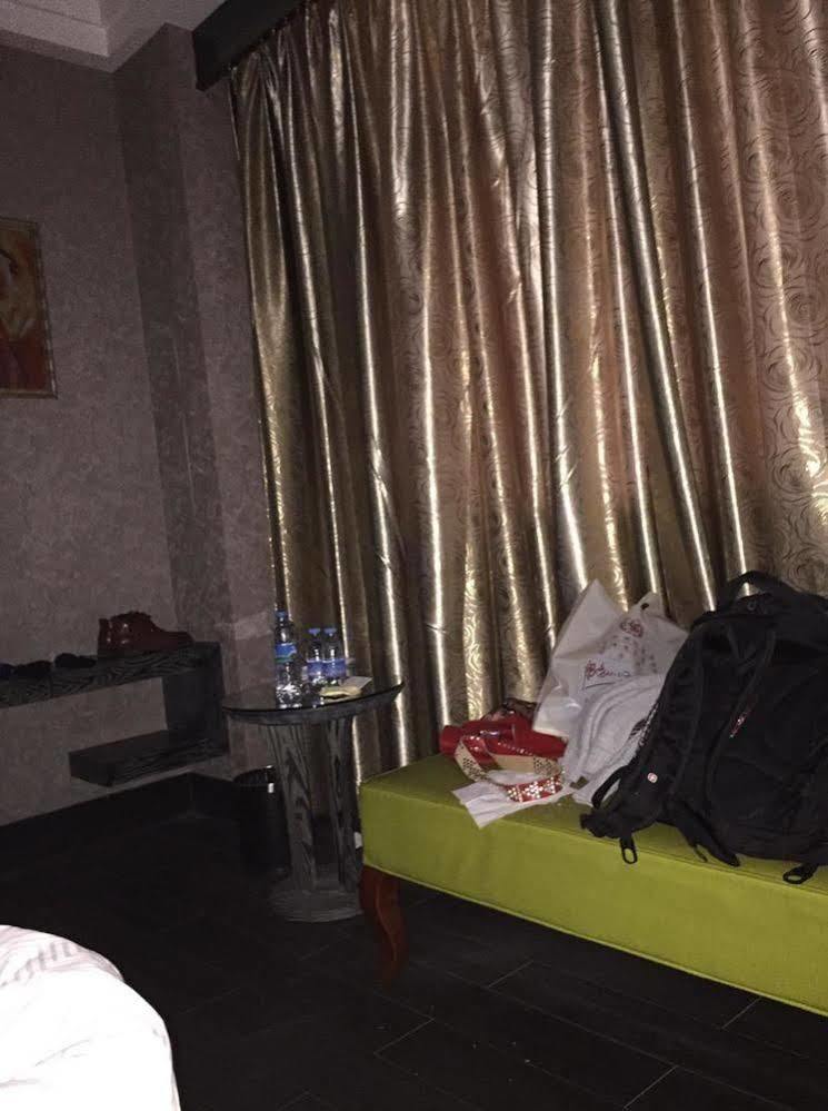 Jun Hao Hotel Dongguan  Extérieur photo