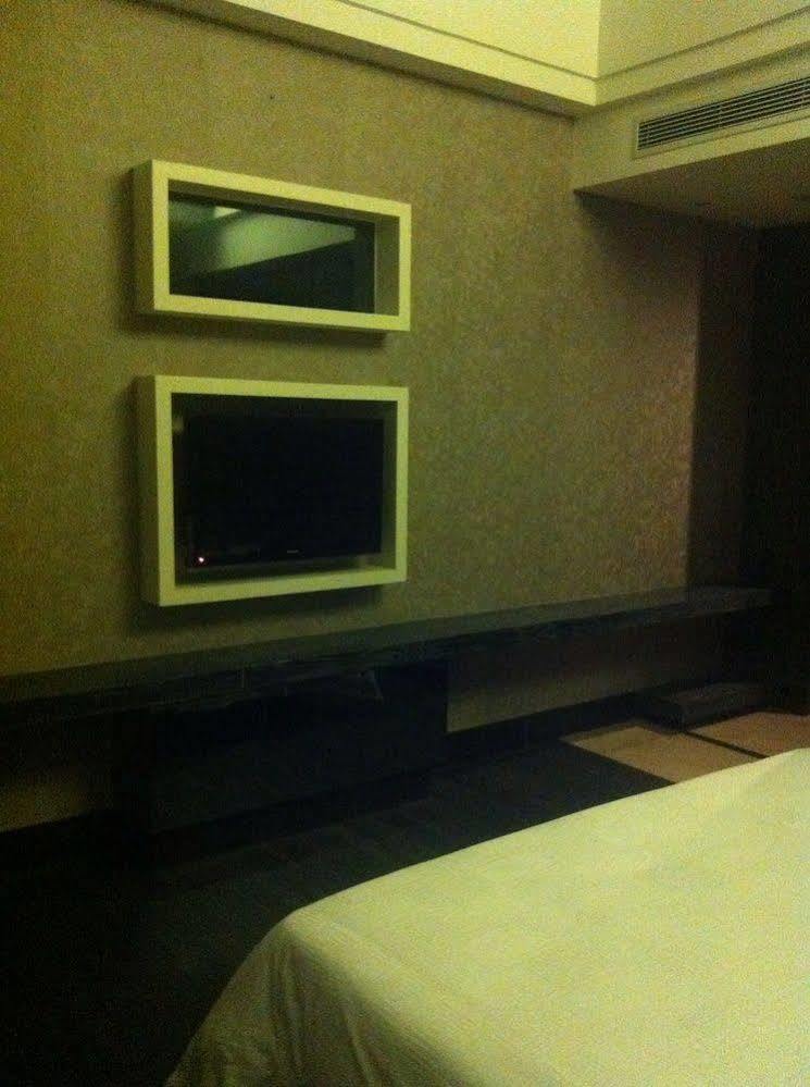 Jun Hao Hotel Dongguan  Extérieur photo