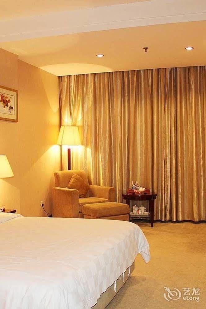 Jun Hao Hotel Dongguan  Extérieur photo